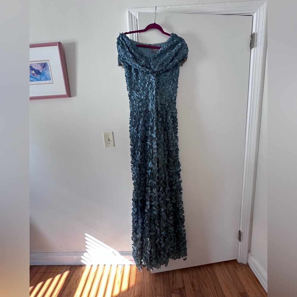 Theia couture Blue 3D petal long women's evening gown. Stunning!